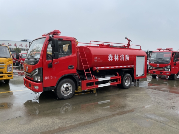東風(fēng)小多利卡消防灑水車