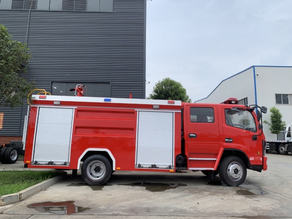 東風5噸泡沫消防車