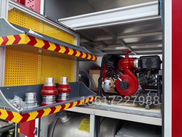 汕德卡7.2噸泡沫消防車