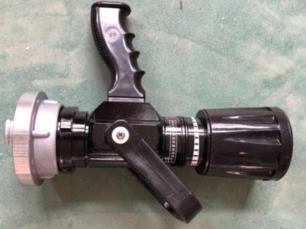 內(nèi)扣式直流噴霧水槍