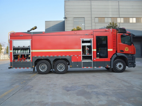 奔馳12噸壓縮空氣泡沫消防車